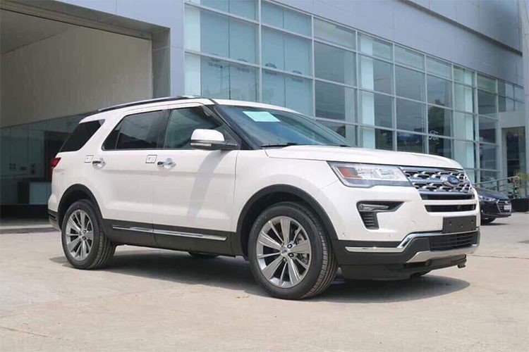 Mua Ford Explorer, khach Viet bi 