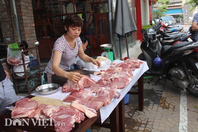 Thit ngon re, nguoi Ha Noi vac ca chuc can ve an dan