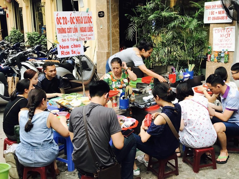 Ba chu 20 nam khong noi mot loi, quan oc van nuom nuop khach