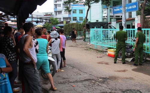 Tranh cho ban gia cam, hai nhom hon chien kinh hoang