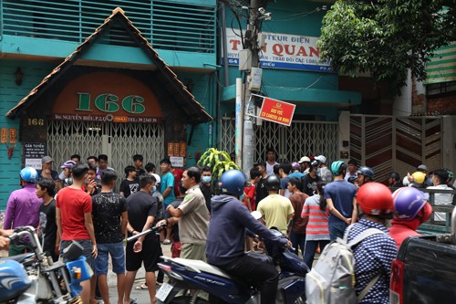 Kinh hoang canh hang tram nguoi song gianh giat mam cung co hon