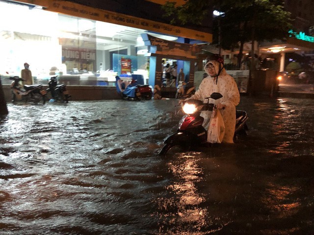 “Sieu may bom” chong ngap duong Nguyen Huu Canh… tai xuat hien-Hinh-2