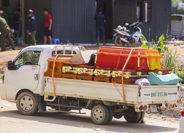 View - 	Cảnh tan hoang sau vụ sạt lở ở thôn Nậm Tông 