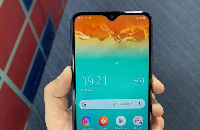 Galaxy M10 va M20 ra mat voi thiet ke gay sot, gia re bat ngo-Hinh-4