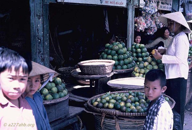 Cho Phan Thiet vao nam 1967 trong cuc hap dan qua ong kinh linh My-Hinh-9