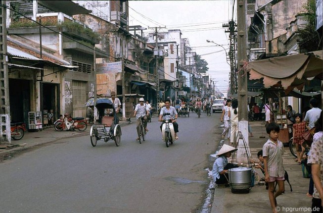 Anh dep ve hang quan via he Sai Gon nam 1991-Hinh-7