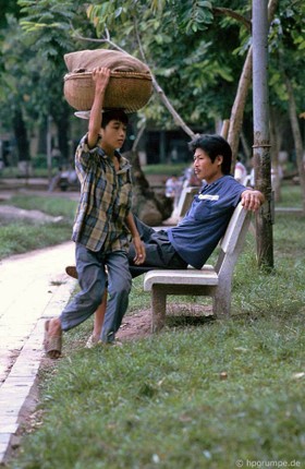 Nhung khoanh khac binh yen dau thap nien 1990 o Ha Noi-Hinh-12