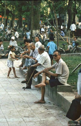 Nhung khoanh khac binh yen dau thap nien 1990 o Ha Noi-Hinh-8