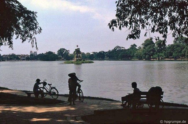 Nhung khoanh khac binh yen dau thap nien 1990 o Ha Noi-Hinh-9