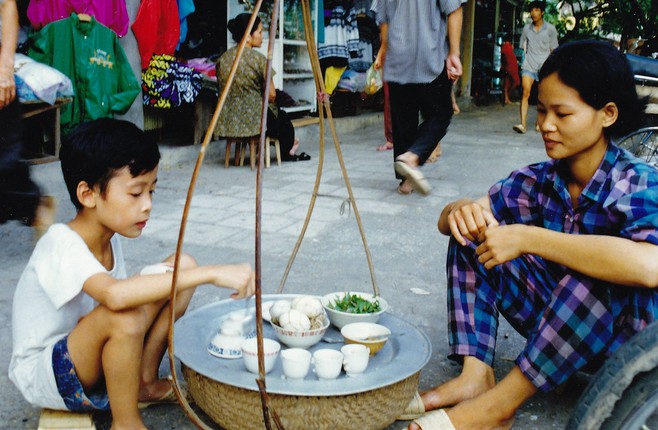 'Nho dai' loat anh am thuc via he Ha Noi qua goc nhin khach nuoc ngoai-Hinh-6