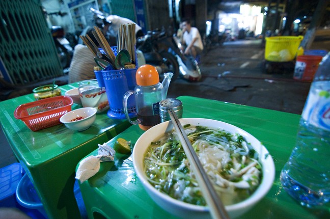 'Nho dai' loat anh am thuc via he Ha Noi qua goc nhin khach nuoc ngoai-Hinh-8