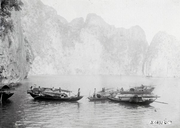 Ngam ve nguyen so cua vinh Ha Long thap nien 1920-Hinh-13