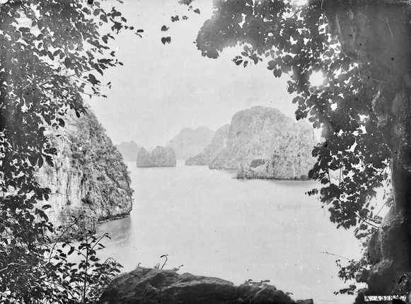 Ngam ve nguyen so cua vinh Ha Long thap nien 1920-Hinh-3