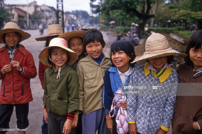 'Mot thoi de nho' voi bo anh tre em Ha Noi nam 1987