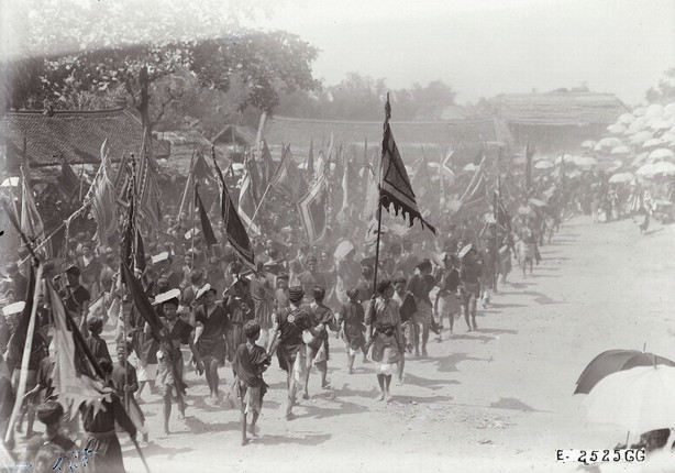 Doc dao le hoi lang hoanh trang o Ha Dong nam 1928-Hinh-10