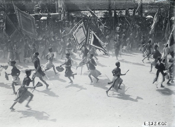 Doc dao le hoi lang hoanh trang o Ha Dong nam 1928-Hinh-11