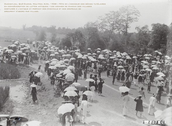 Doc dao le hoi lang hoanh trang o Ha Dong nam 1928