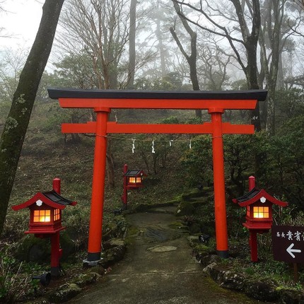 Truyen thuyet canh cong Torii than thanh o cac den tho Nhat Ban-Hinh-7