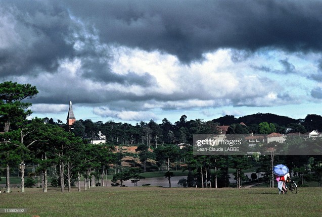 Thanh pho suong mu Da Lat nam 1994 trong nhu the nao?