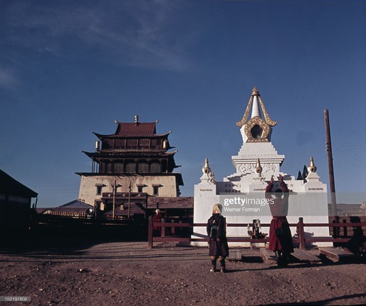 Loat anh dac sac ve the gioi tam linh o Ulan Bator nam 1962-Hinh-3