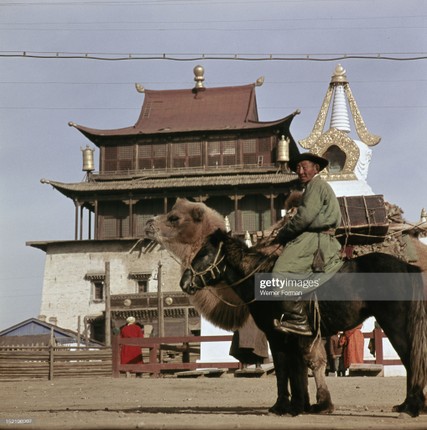 Loat anh dac sac ve the gioi tam linh o Ulan Bator nam 1962-Hinh-4