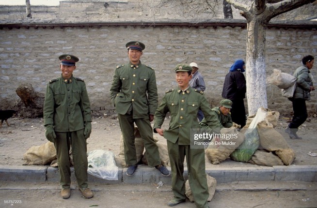 Chum anh ve thu phu Tay Tang nam 1991-Hinh-9