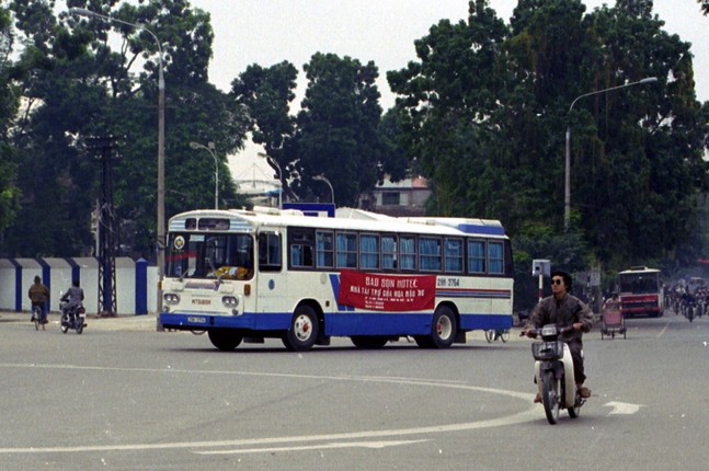 Xe buyt o Ha Noi nam 1996 trong nhu the nao?-Hinh-5