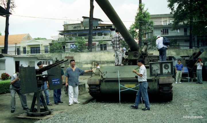 TP HCM nam 1996 song dong qua goc nhin khach Tay-Hinh-6