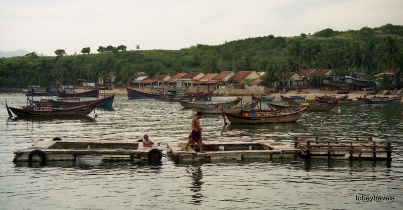 Chum anh cuoc song moc mac o pho bien Nha Trang nam 1996