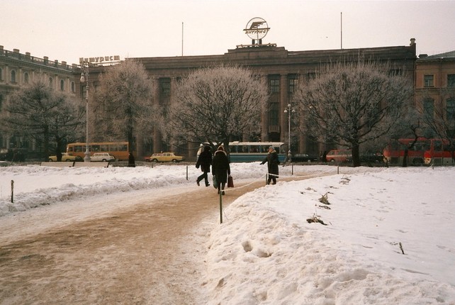 Thanh pho Leningrad nam 1985 doc la qua ong kinh du khach-Hinh-10