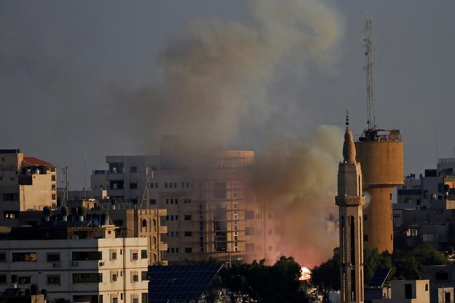 Xem tran dau ten lua du doi xe toac bau troi Dai Gaza