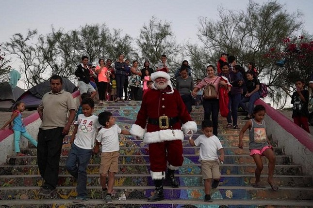 Muon ve hinh anh ong gia Noel tren the gioi dip le Giang sinh-Hinh-15