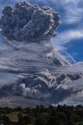 Kinh hoang canh nui lua Indonesia phun trao khoi bui-Hinh-7