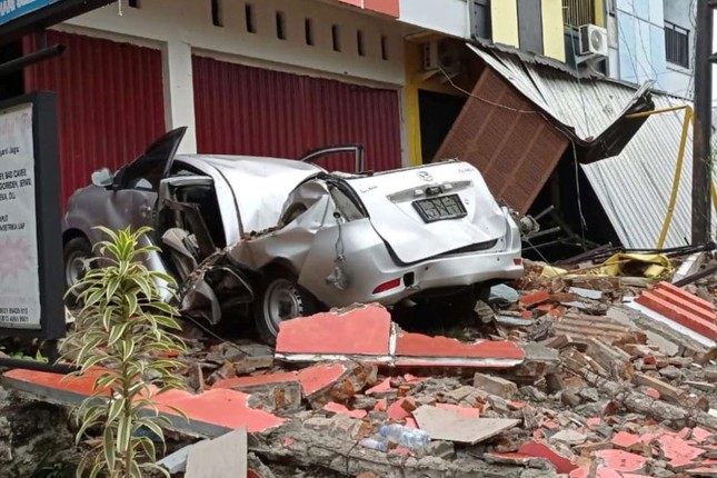 Hien truong vu dong dat o Indonesia khien hang tram nguoi thuong vong-Hinh-9