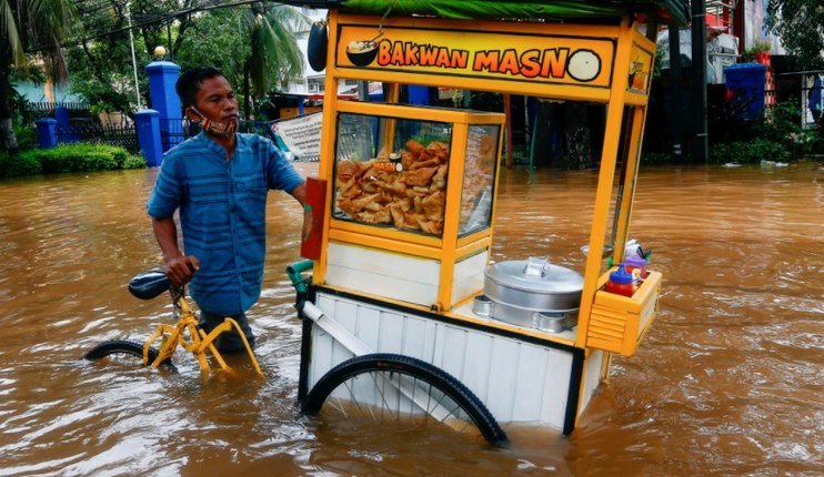 Toan canh nguoi dan thu do Indonesia khon kho vi lu lut-Hinh-11