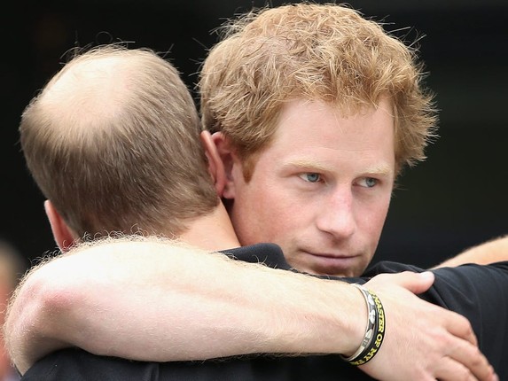 Hai Hoang tu William va Harry tung than thiet the nao?-Hinh-12