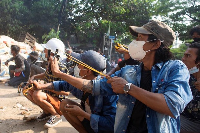 Thong tin moi nhat vu nguoi bieu tinh Myanmar dung do voi luc luong an ninh-Hinh-5