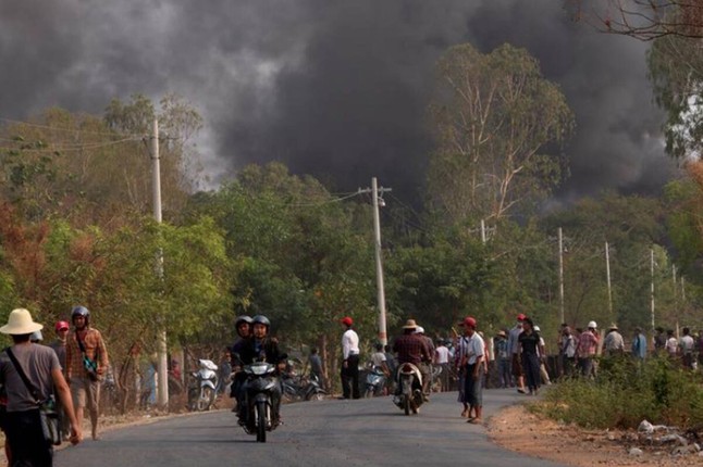 Them 82 nguoi Myanmar thiet mang vi bieu tinh?-Hinh-5