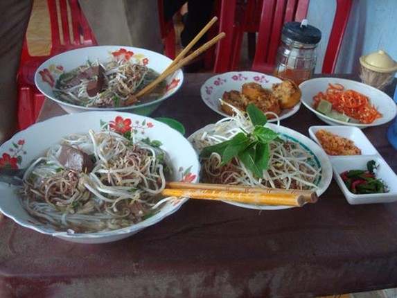 Den Tra Vinh nhat dinh phai thuong thuc to bun tuc lo nay-Hinh-3