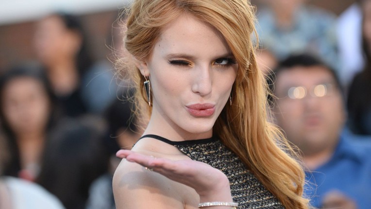 Cong chua Disney Bella Thorne ban ao khong noi y khoe vong 1 boc lua-Hinh-10