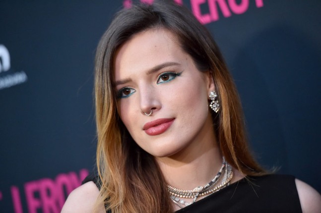 Cong chua Disney Bella Thorne ban ao khong noi y khoe vong 1 boc lua-Hinh-9