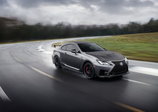 Ven man bi an xe sang Lexus RC F phien ban 2020