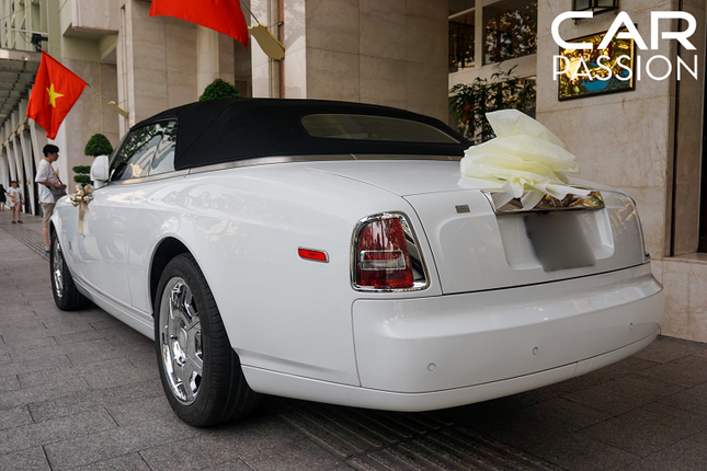 Ngam Rolls-Royce Phantom Drophead Coupe hon 20 ty dung de ruoc dau-Hinh-4