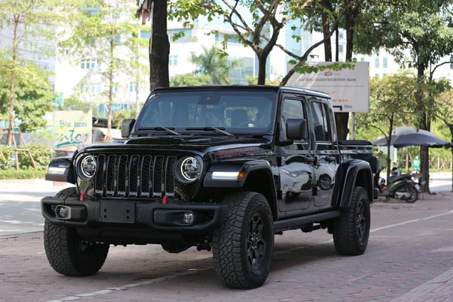 Can canh ban tai Jeep Gladiator Rubicon gia gan 4 ty dong