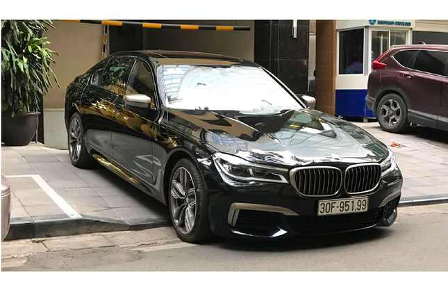 Can canh BMW M760Li gia hon 12 ty o Viet Nam