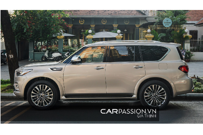 Can canh 'khung long' SUV Infiniti QX80 hon 9 ty o Sai Gon-Hinh-5