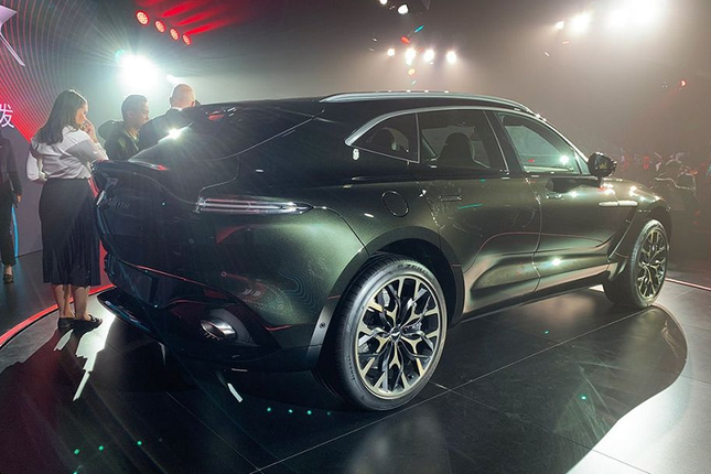 Sieu SUV Aston Martin DBX ra mat thi truong hon ty dan Trung Quoc-Hinh-4