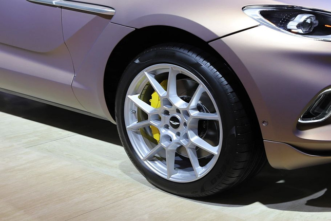 Sieu SUV Aston Martin DBX ra mat thi truong hon ty dan Trung Quoc-Hinh-9