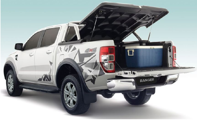 Can canh Ford Ranger ban dac biet hon 675 trieu tai Malaysia