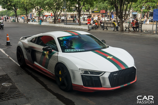 Sieu xe Audi R8 V10 Plus tien ty khoac ao Gucci o Sai Gon-Hinh-2